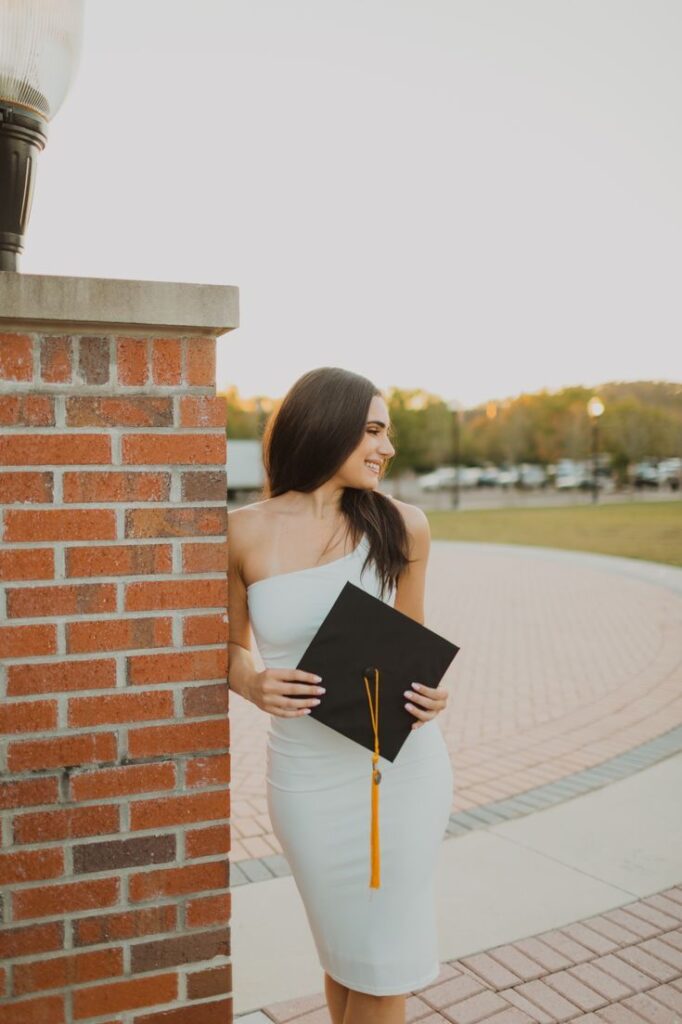 18 Unique Graduation Outfit Ideas For College & High School You Need To ...